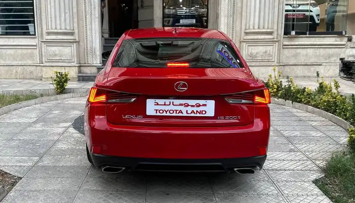 لکسوس IS200T 2018-4